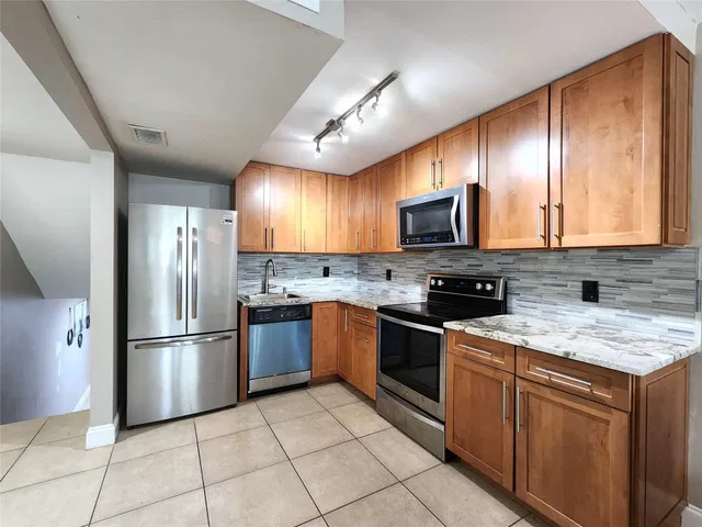 Unit 1308 photo 4