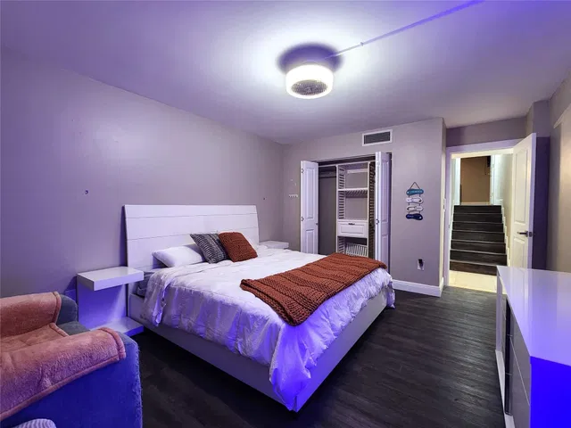 Unit 1308 photo 8