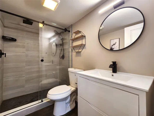 Unit 1308 photo 9