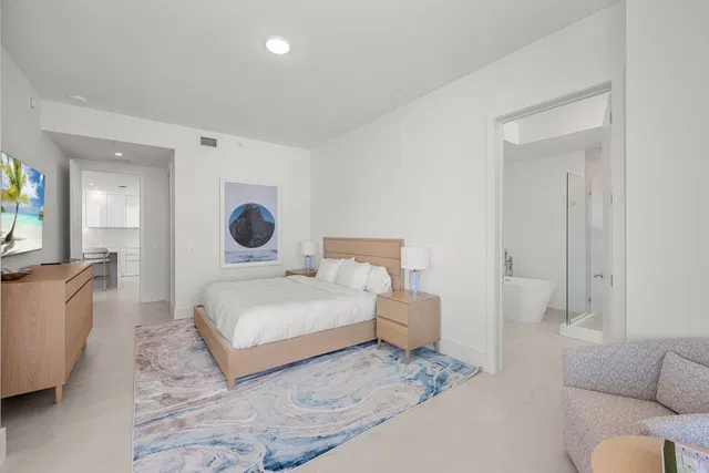 Nautilus 220 Unit 1001 photo 26