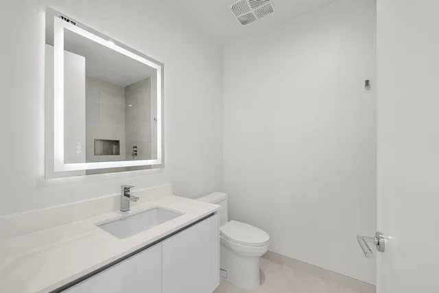 Nautilus 220 Unit 1001 photo 30