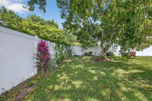  Residence photo 32