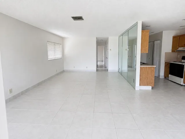 Residence photo 2