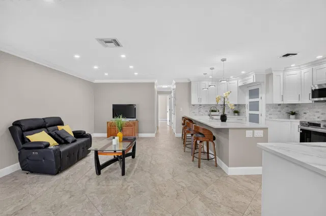 Residence photo 4