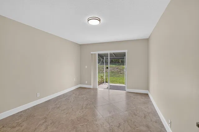 Residence photo 30