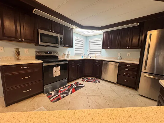  Residence photo 4