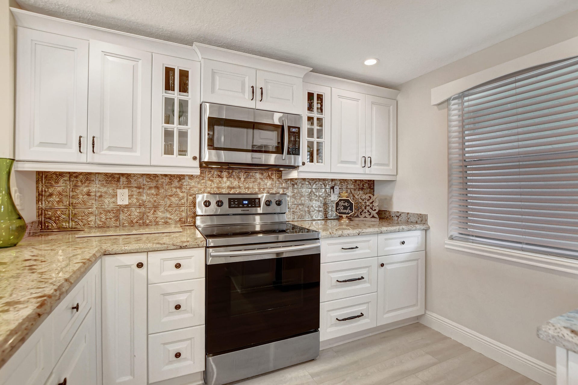 Unit 1120 photo 4