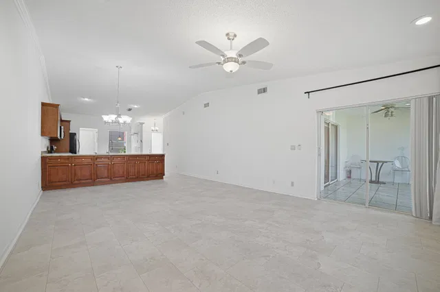 Residence photo 3