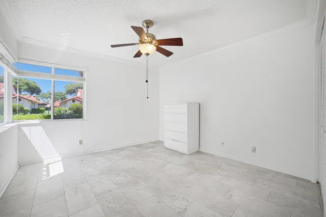 Residence photo 20