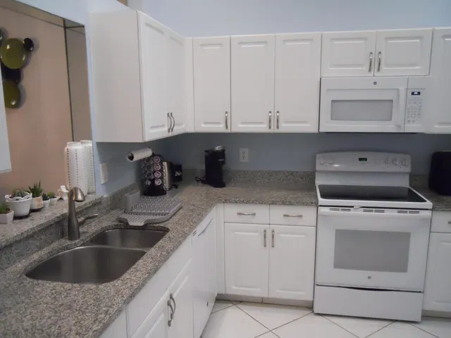 Residence photo 2