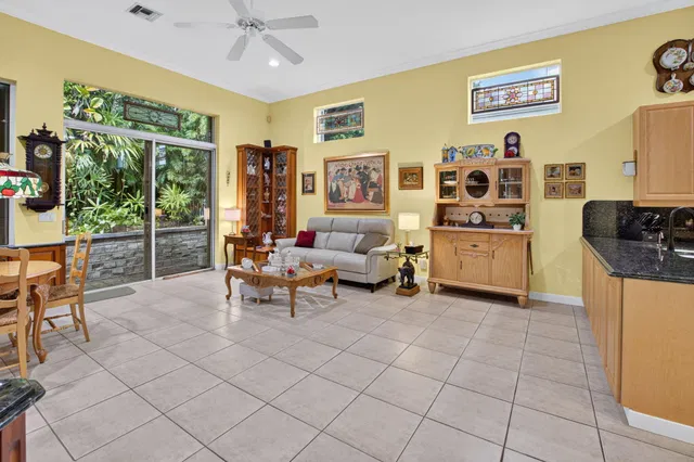 Woodfield Country Club Residence photo 10