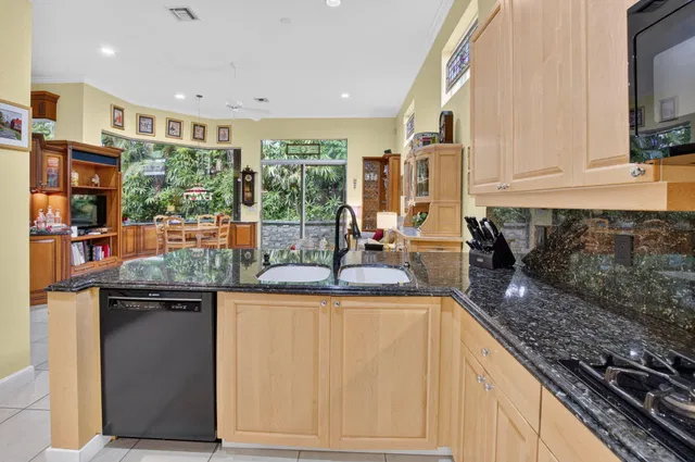 Woodfield Country Club Residence photo 18
