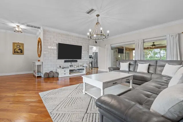 Residence photo 3