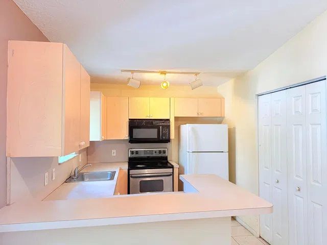 Unit Apt 206 photo 5