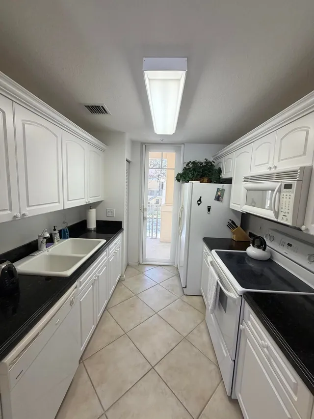 Unit 23 photo 7