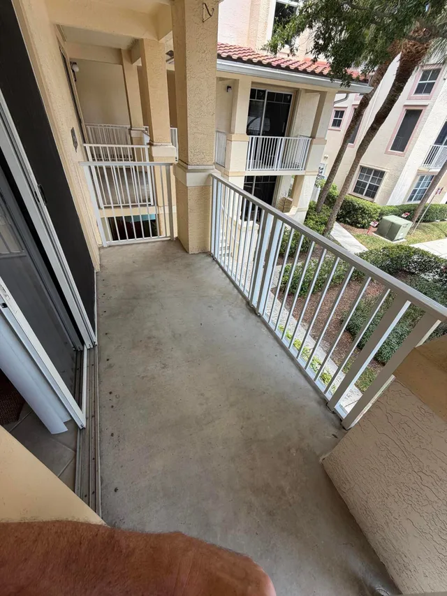 Unit 23 photo 9