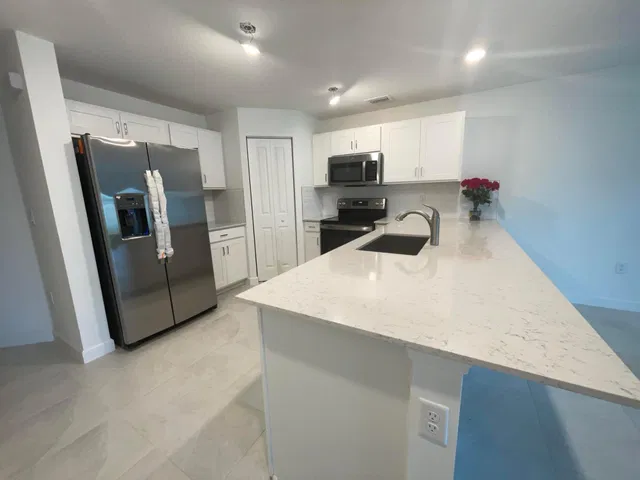 Residence photo 2