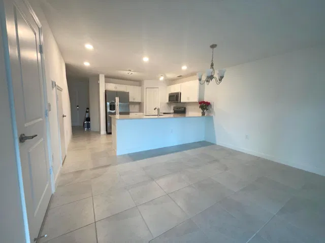 Residence photo 3