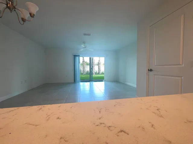 Residence photo 5