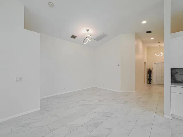 Residence photo 5