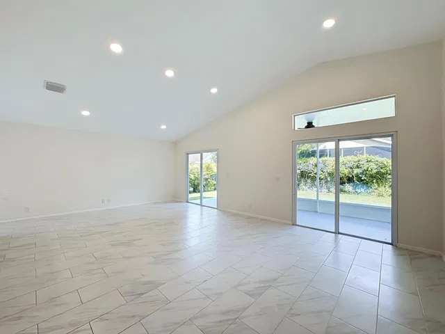 Residence photo 12