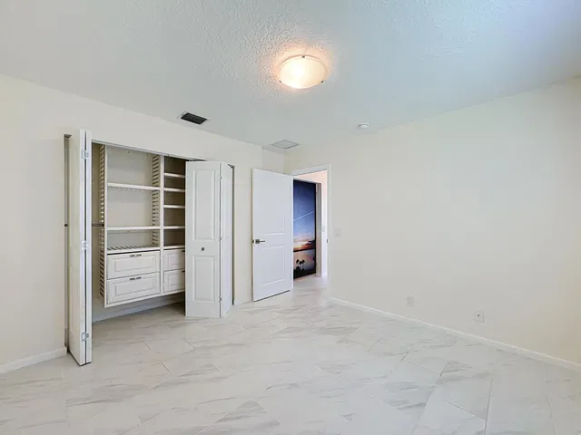 Residence photo 15