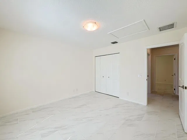 Residence photo 16