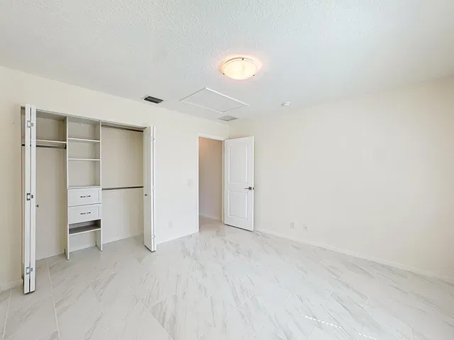 Residence photo 17