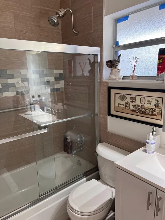 Unit 203 photo 11