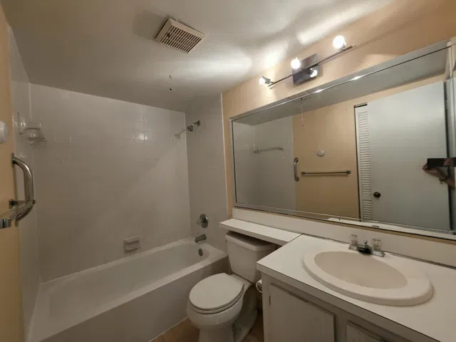 Unit A-2 photo 12