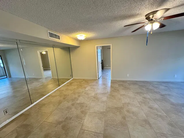 Residence photo 3
