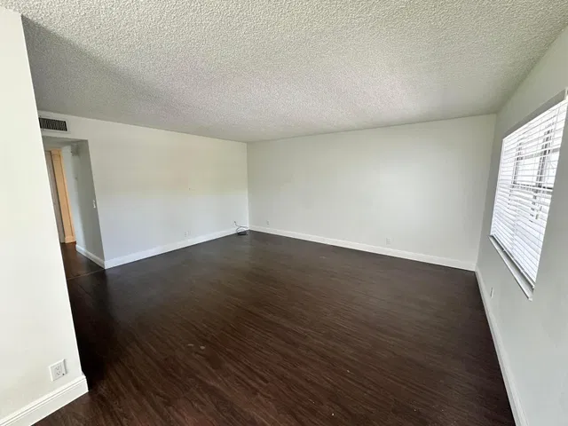 Residence photo 3