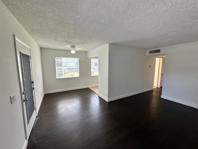 Residence photo 5