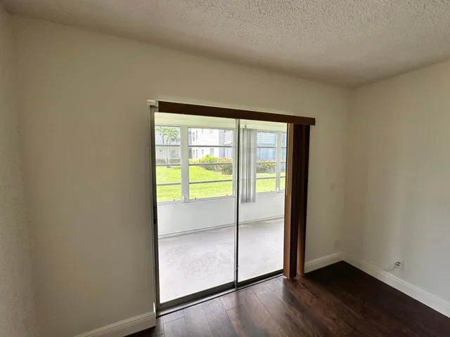 Residence photo 19