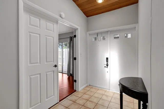Residence photo 2