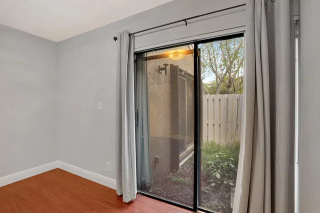 Residence photo 12
