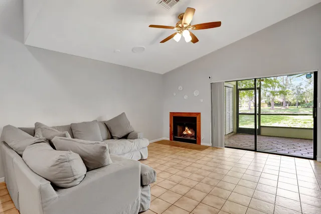 Residence photo 15