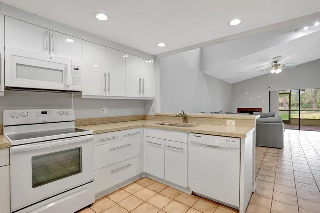 Residence photo 22
