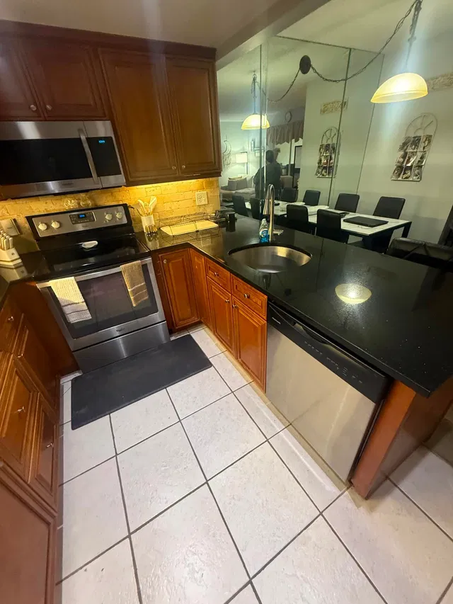 Unit C1 photo 2