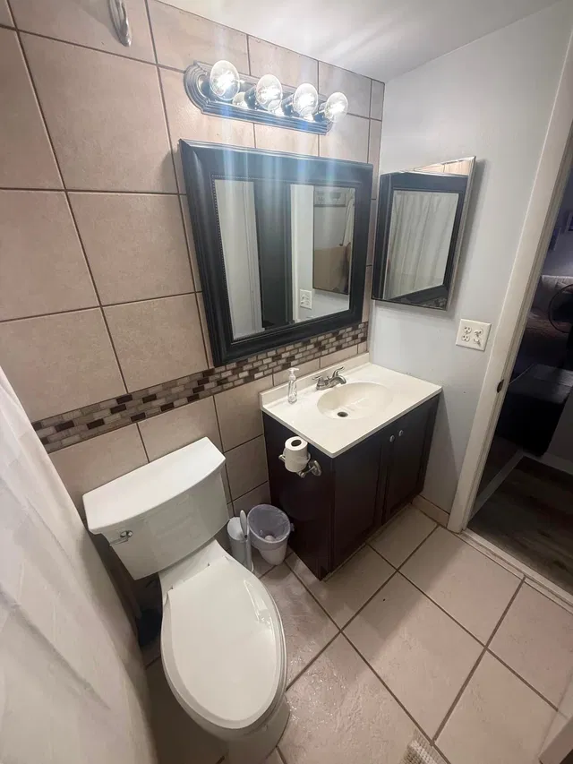 Unit C1 photo 9