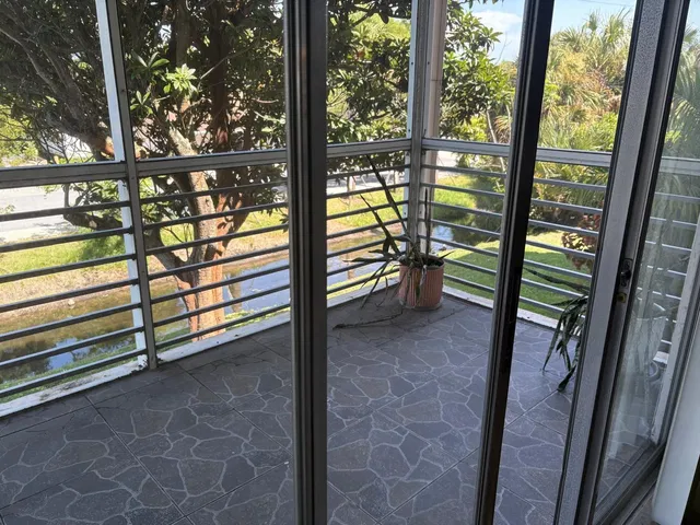 Unit 202 photo 5