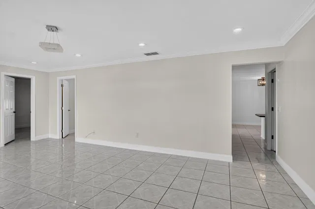 Residence photo 3