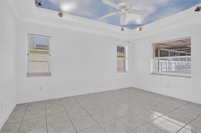 Residence photo 12