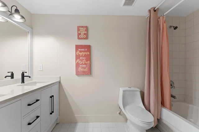 Unit 1212 photo 5