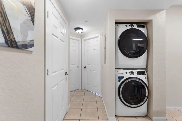 Unit 1212 photo 8