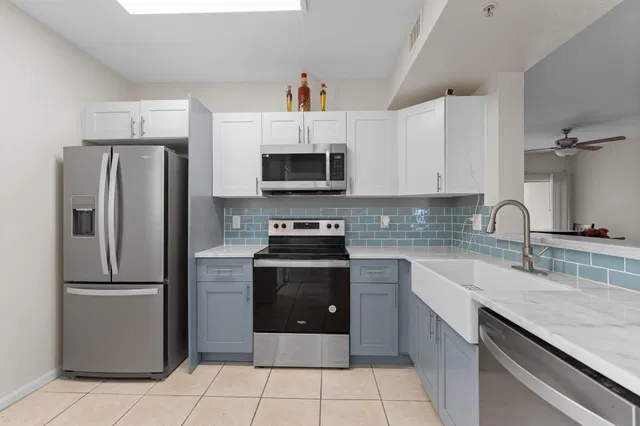 Unit 1212 photo 9
