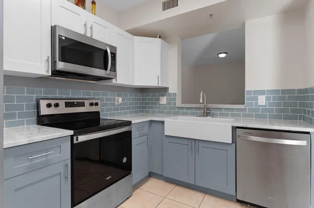 Unit 1212 photo 11