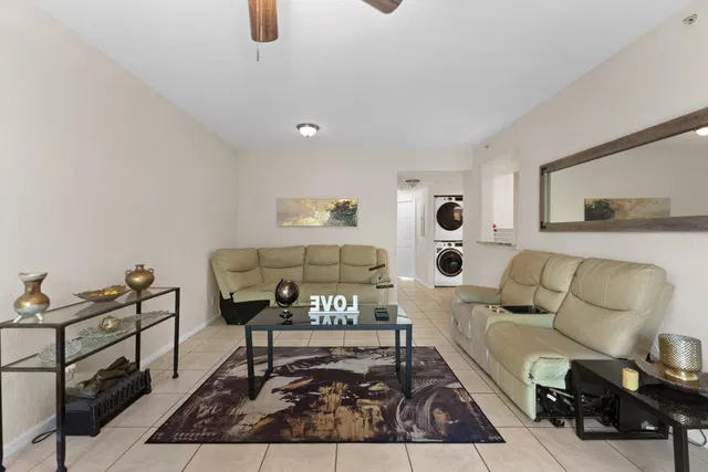 Unit 1212 photo 14