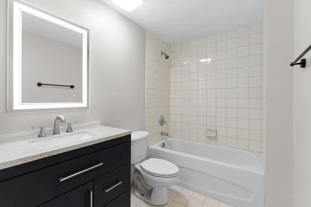 Unit 1212 photo 17
