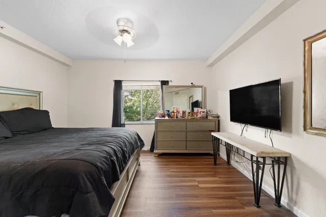 Unit 1212 photo 20